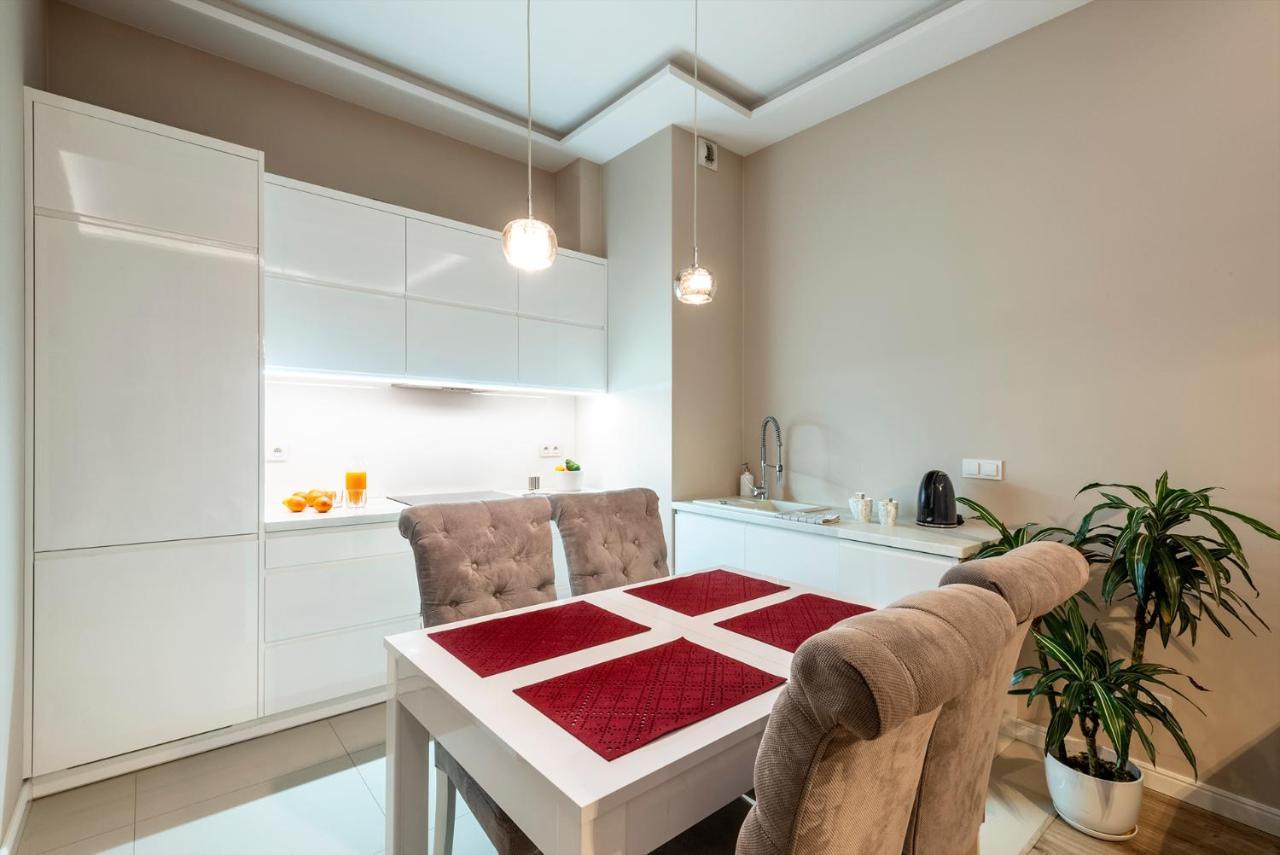 Warsaw - Aparts Lotnisko Okecie Apartment Bagian luar foto