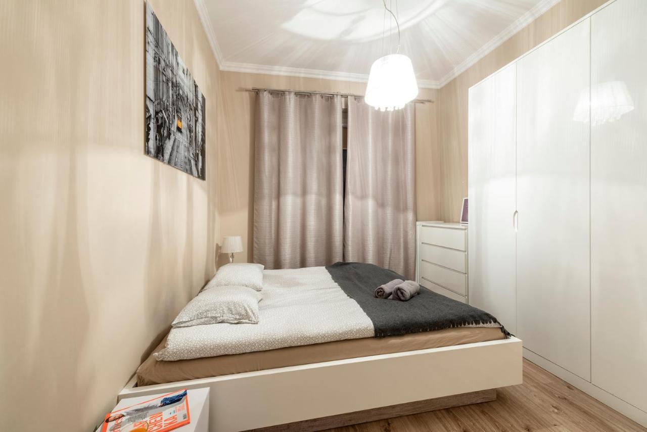 Warsaw - Aparts Lotnisko Okecie Apartment Bagian luar foto