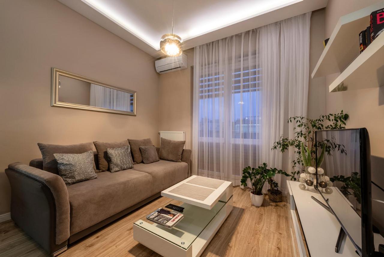 Warsaw - Aparts Lotnisko Okecie Apartment Bagian luar foto